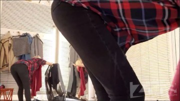 [Image: Voyeur25105123502.jpg]