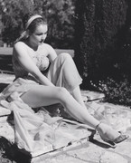 Julie-Newmar-mb38
