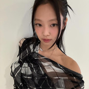 2024-10-15-jennierubyjane-post-5