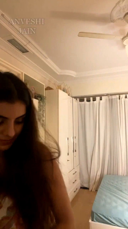 Anveshi Jain Live.mp4.0002