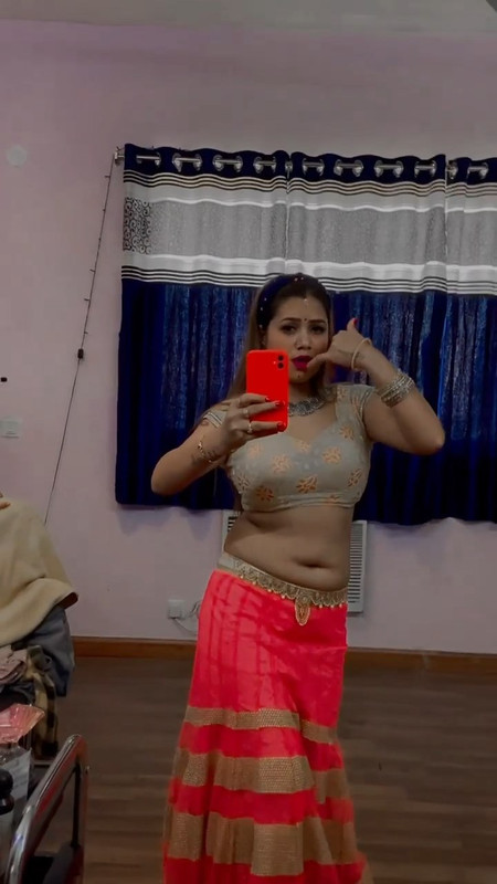 Bhojpuri actress sexy deep big navel in red lahanga.mp4_snapshot_00.20.318