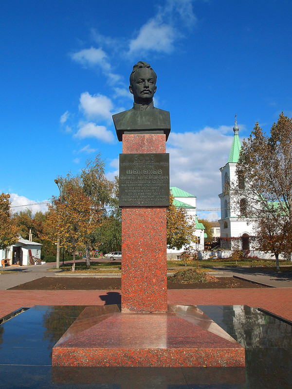 Vesenskaa-Pamatnik-M-A-Solohovu-10-oktabra-2017-02