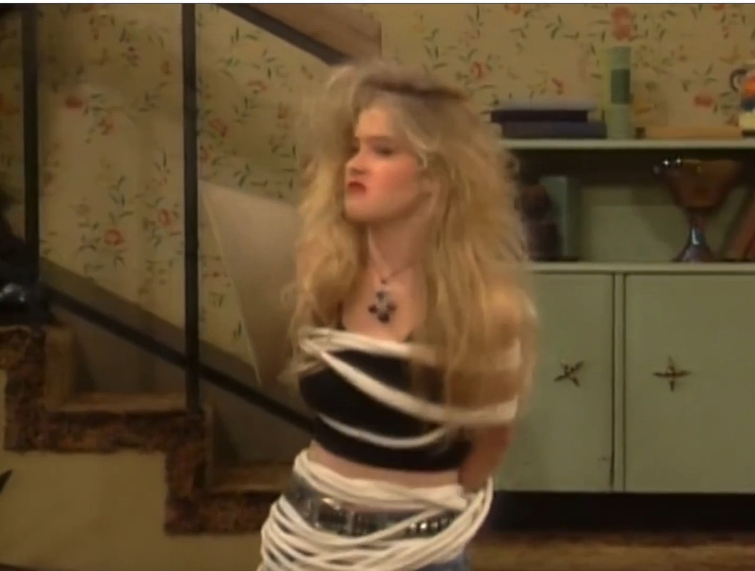 Kelly Bundy Tied Up-0 (11)