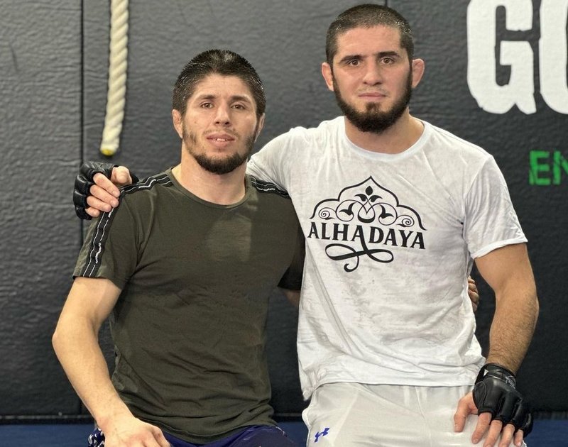 Ислам Махачев тренира с двукратен световен шампион по борба 