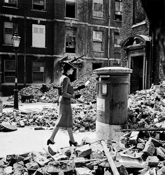 Cecil-Beaton-The-Letter-London-1940.png