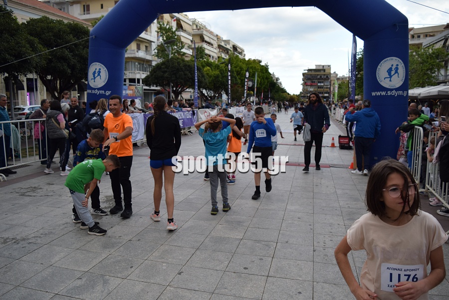 , 23&omicron;&sigmaf; &Alpha;&gamma;ώ&nu;&alpha;&sigmaf; &Delta;&rho;ό&mu;&omicron;&upsilon; &Kappa;&alpha;&lambda;&alpha;&mu;ά&tau;&alpha;&sigmaf;: &Mu;&iota;&alpha; &pi;&omicron;&lambda;ύ&chi;&rho;&omega;&mu;&eta; &gamma;&iota;&omicron;&rho;&tau;ή &alpha;&theta;&lambda;&eta;&tau;&iota;&sigma;&mu;&omicron;ύ &mu;&epsilon; &pi;&rho;&omega;&tau;&iota;έ&sigmaf; &Mu;&pi;&omicron;&upsilon;&rho;ί&kappa;&alpha; &kappa;&alpha;&iota; &Zeta;&omicron;&sigma;&kappa;ί&nu; (&phi;&omega;&tau;&omicron;&gamma;&rho;&alpha;&phi;ί&epsilon;&sigmaf; &kappa;&alpha;&iota; &beta;ί&nu;&tau;&epsilon;&omicron;)