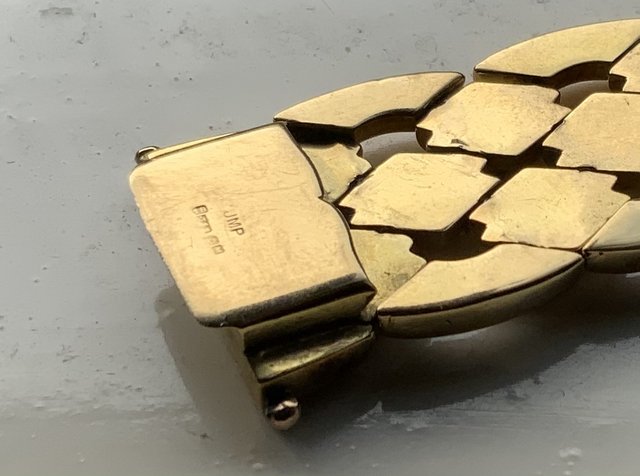 B8FC9785-B972-4020-B8F8-C735125B18A2