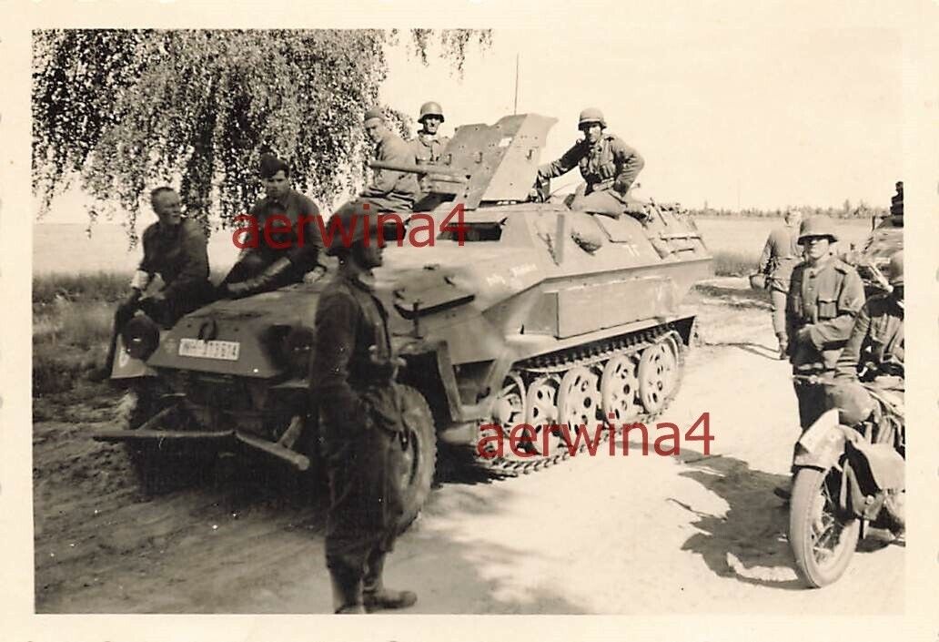 Panzergrenadier Schützenpanzerwagen Sd.Kfz.251-10 PaK -Geschütz Somme Frankreich