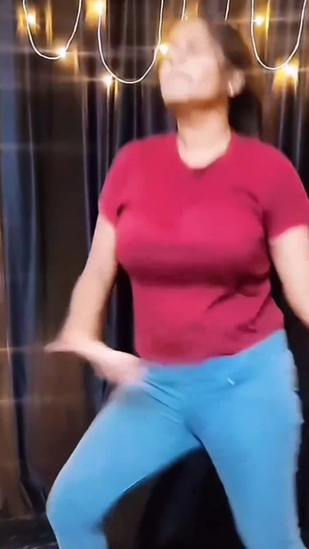 desi girl bouncing tits in red tshirt.mp4_snapshot_00.41.773