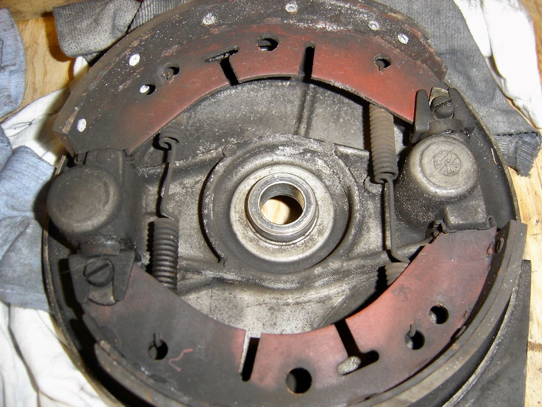 Conical front brake shoes on plate