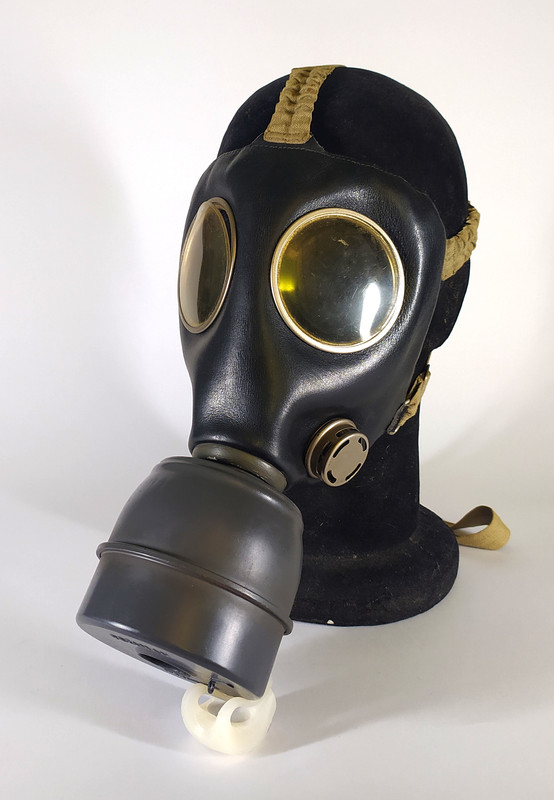 Bizarre masque à gaz français IMG-20210805-170036