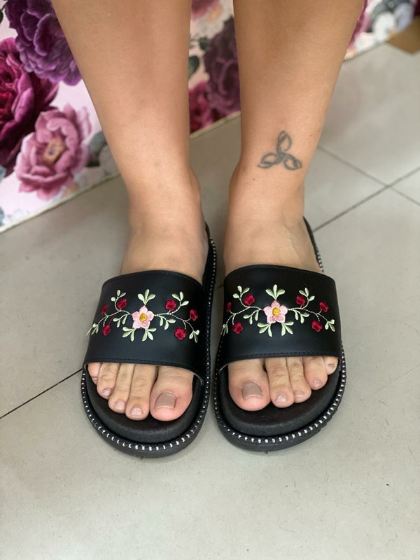 sandalia bordada