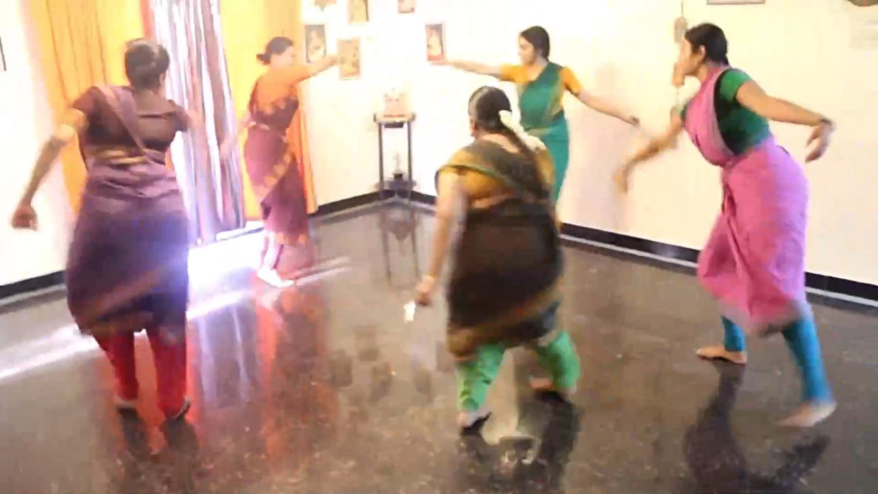 Swarnamalya Big Boobs and ass.mkv_snapshot_00.26.346