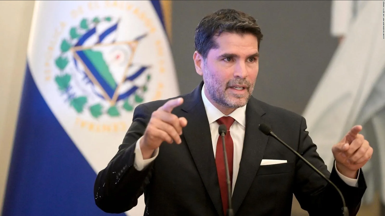 INE detecta ‘inconsistencias' en firmas recaudadas por Eduardo Verástegui