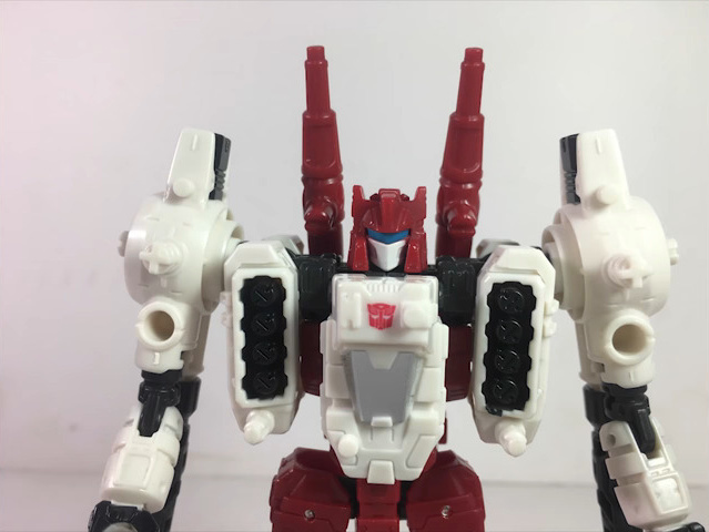 Siege-Six-Gun-In-Hand-05