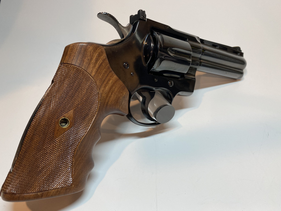 DA53B933-EE4C-48EB-B181-936767853E40