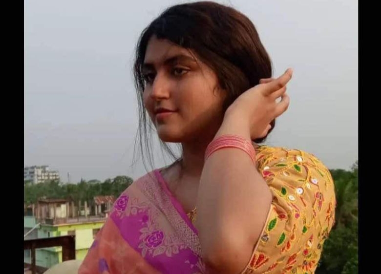 Beautiful Desi Girlfriend Showing Boobs