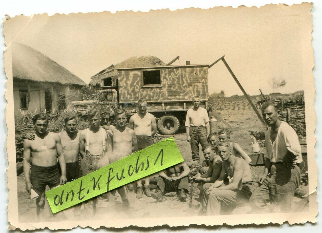 WH-Militär-LKW mit Koffer-Aufbau und mit tollem Tarnanstrich