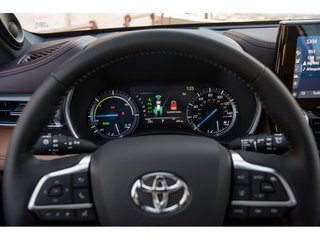 Highlander-hybrid-dash.jpg