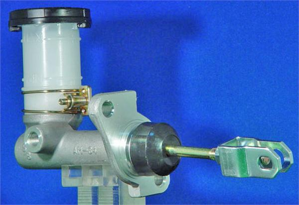 CLUTCH MASTER CYLINDER