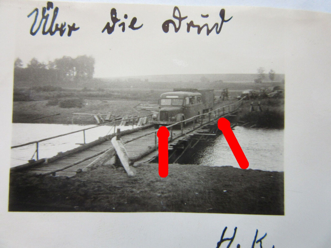 Foto Russland XXIV AK WH Vormarsch LKW PKW überquert Brücke