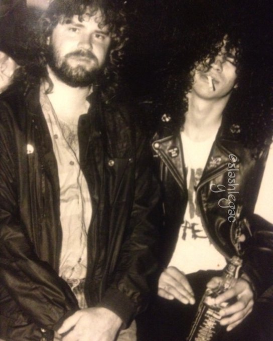 Slash-with-Steve-Newton-backstage.jpg