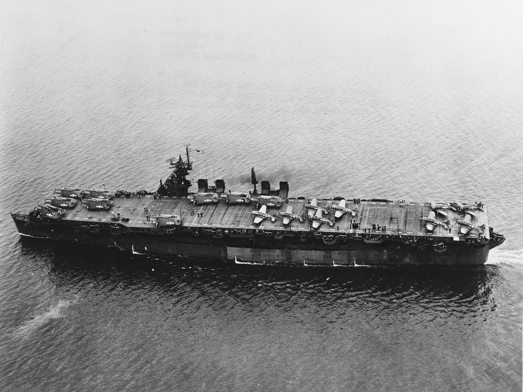 Derniers Achats (3) - Page 12 2880px-USS-Independence-CVL-22-in-San-Francisco-Bay-on-15-July-1943-80-G-74436