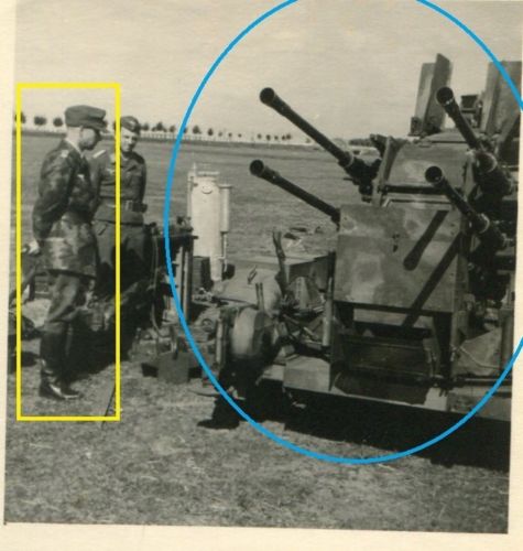 Foto WW II LW Offizier Tarnuniform am Vierlingsgeschütz