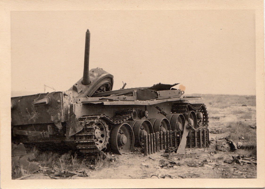 schwerer Panzer zerstört Tank1