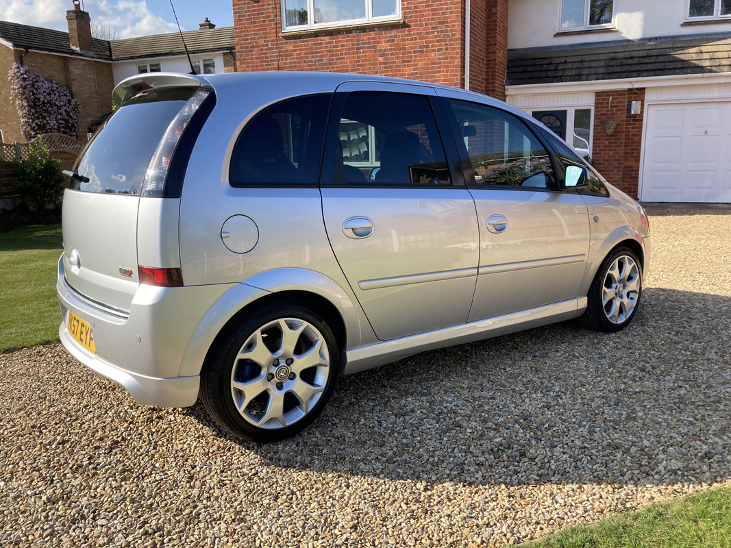 79DE00B2-E0A8-4B92-A605-5B313E04112A