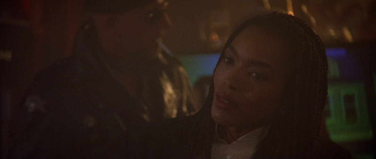 Strange Days (1995).mkv_snapshot_00.30.13_[2018.02.25_02.29.32]