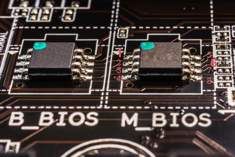 Dual-chip-BIOS-close-up 2