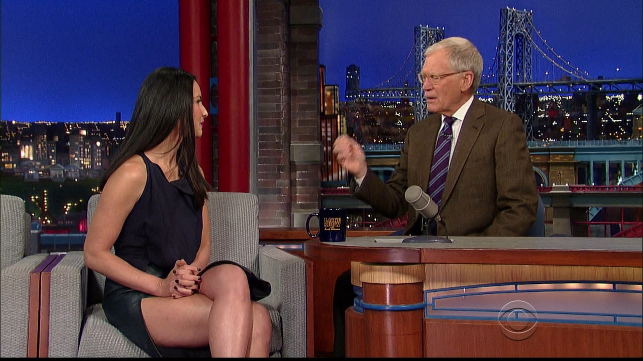 olivia-munn-thigh-show-spectacular-letterman-dec-10-2014-12