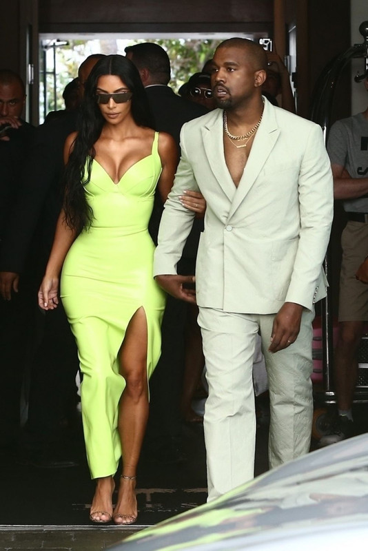 kim-kardashian-arrives-at-2-chainz-wedding-in-miami-08-18-2018-1