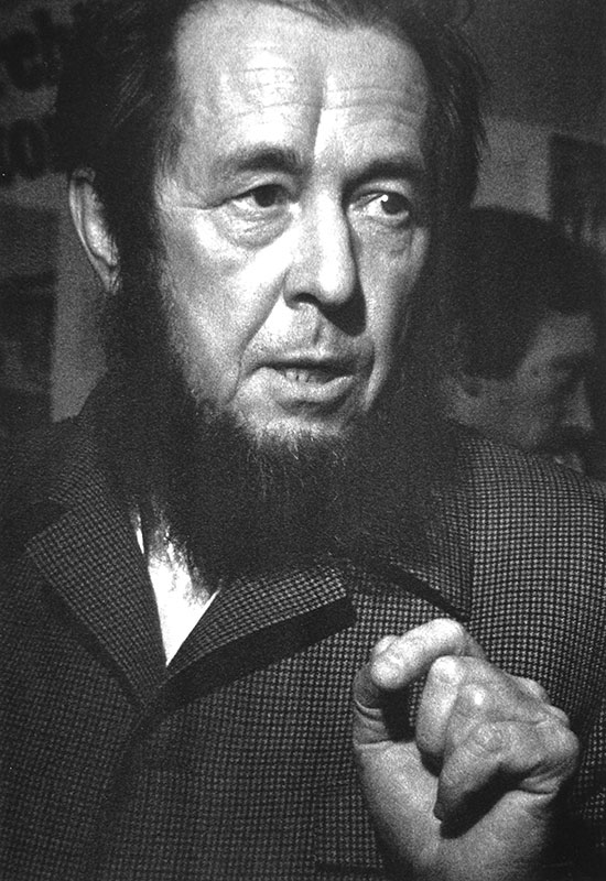 Aleksandr-Solzhenitsyn-1975