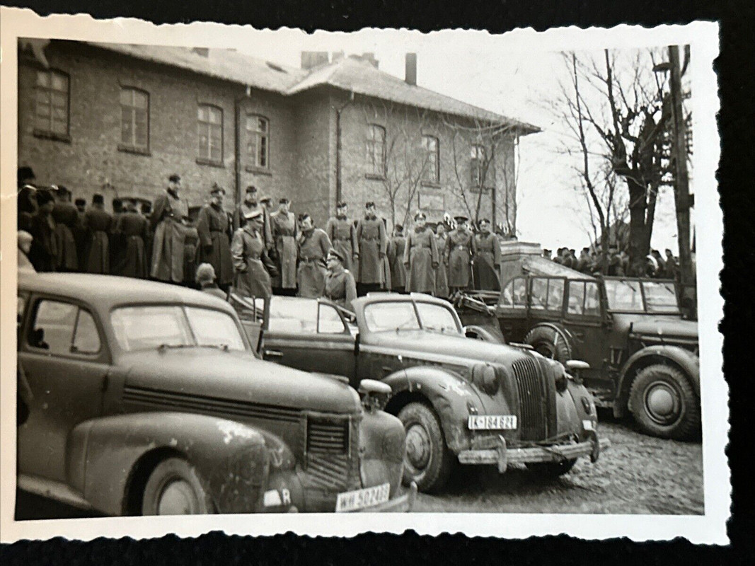 Foto Wk2 Wehrmacht Front Kampf Soldaten PKW Beute Fahrzeug 15. Pz Abt (1)