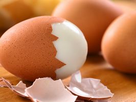 Почему яйца плохо чистятся?