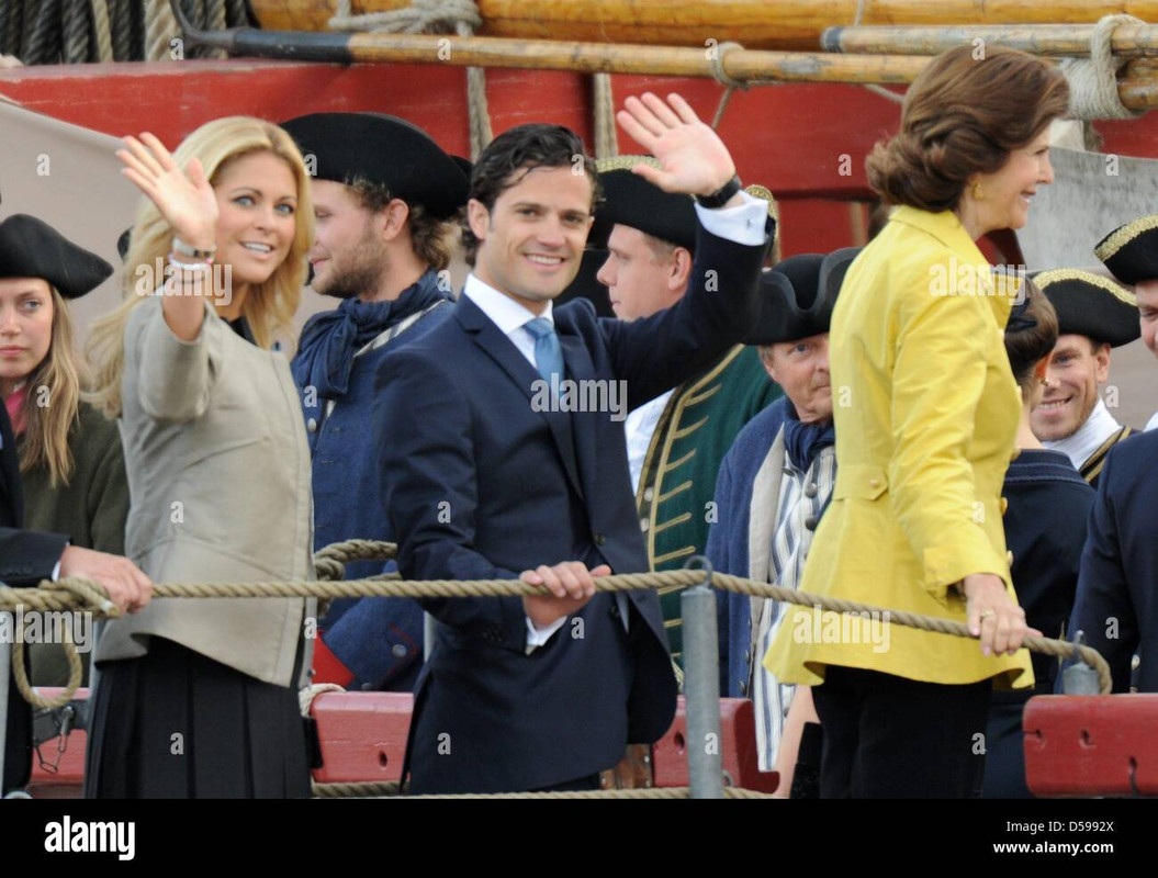 l-rprincess-madeleine-of-sweden-prince-carl-philip-of-sweden-and-queen-D5992X