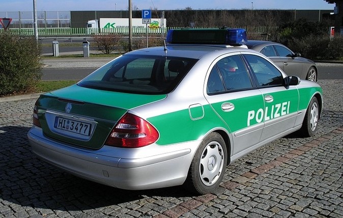 Mercedes-Benz-C320 Polizei1