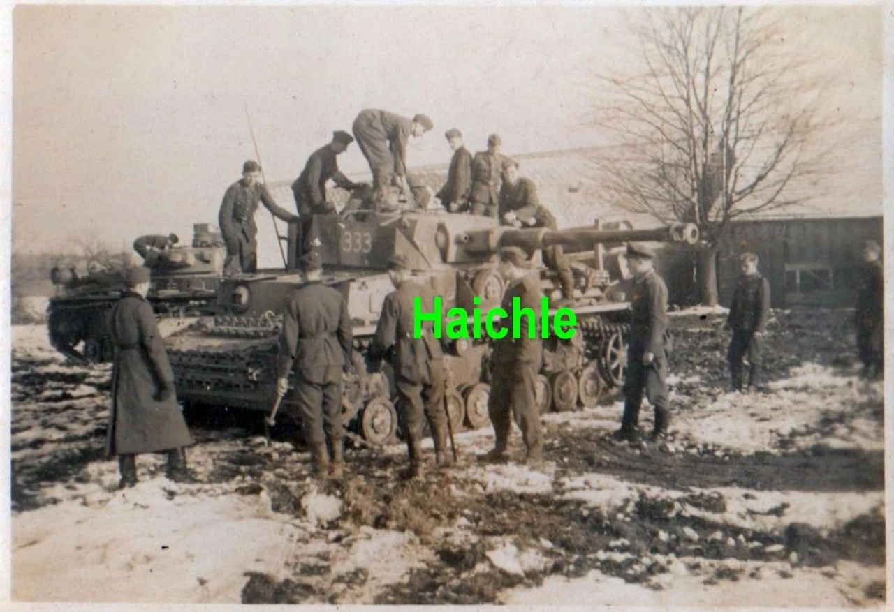Orig Foto WW2 Panzer Nr 333 Typ IV Panther Winter 1944 45 Westfront (1)