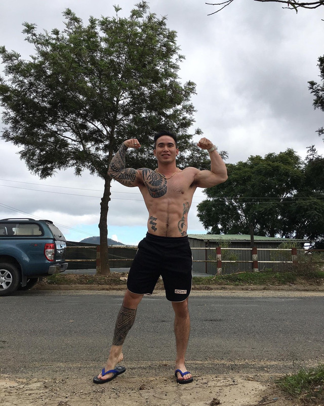 Ai đi anh callboy siêu đẹp này chưa ạ?