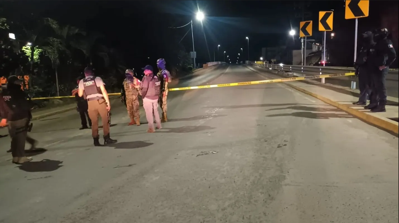 CJNG: Encuentran cuerpos desmembrados en varias camionetas en Veracruz