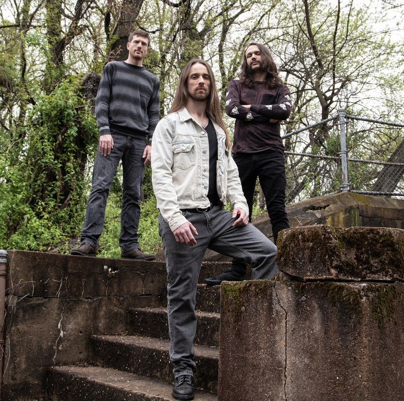 www.facebook.com/nightsedgeband