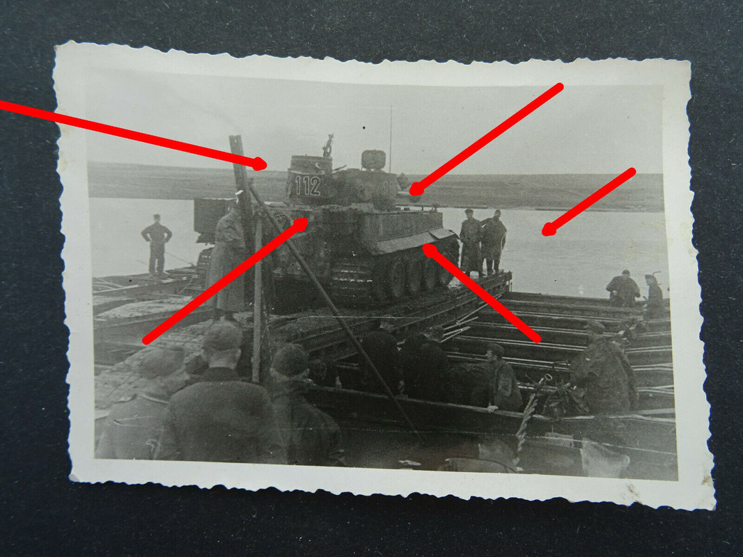 Foto Ukraine, schwere Panzer Abteilung 503, Tiger 112 wird auf Fähre verladen !!