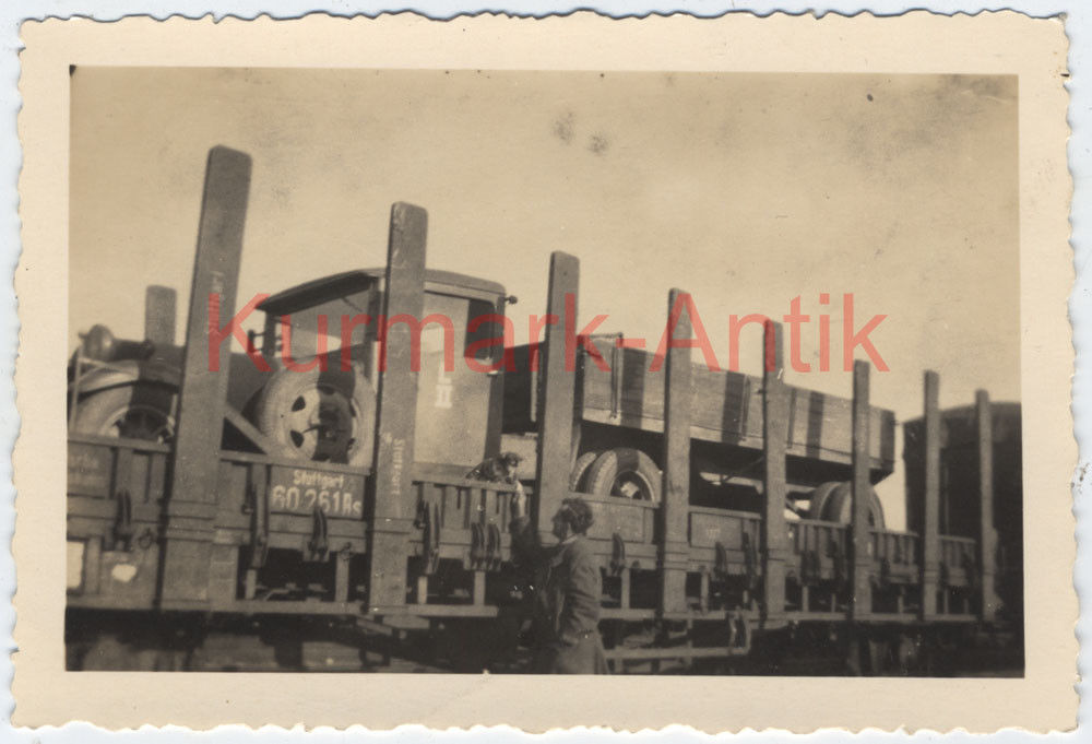 Foto Wehrmacht Eisenbahn LKW truck soder Anhänger verladen