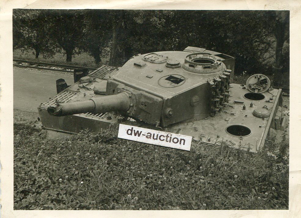 Foto Sturmgeschütz Panzer LKW Bergung Transport 