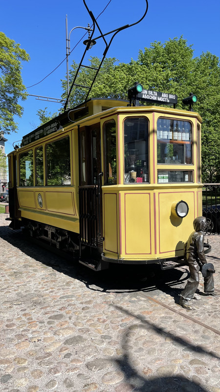 DB371082-D67C-4183-94B8-BE0CB72FBFA2