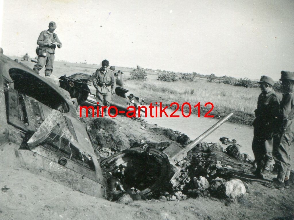 zerstörter Panzer T-34, Rollbahn Nord, Shitomyr,