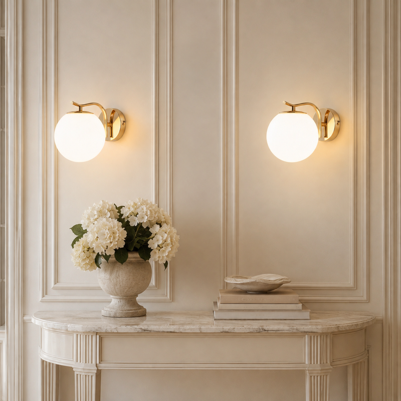 Deux luminaires assortis – Composition équilibrée