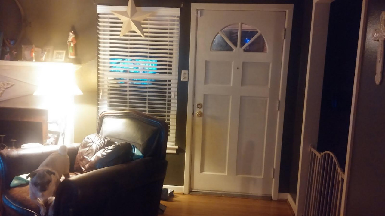824 Lake Terrace Dr - Entryway